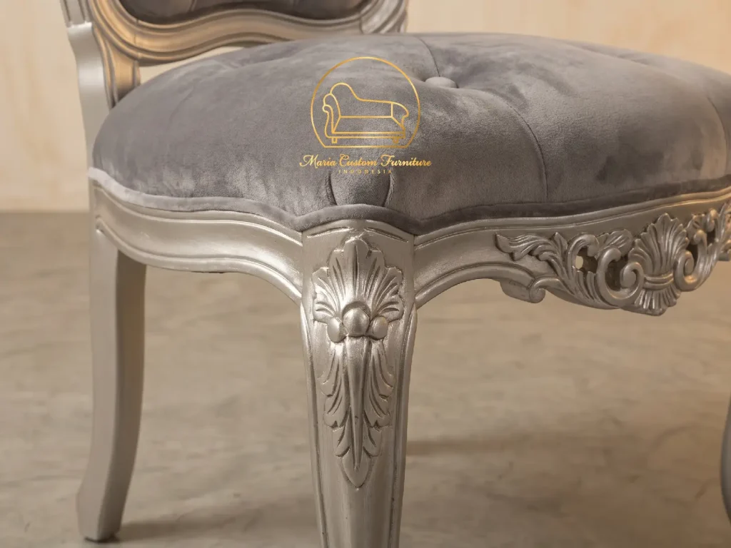 Carving Antique Platinum Luxury Classic Dining Sets Elegance for Modern Castles